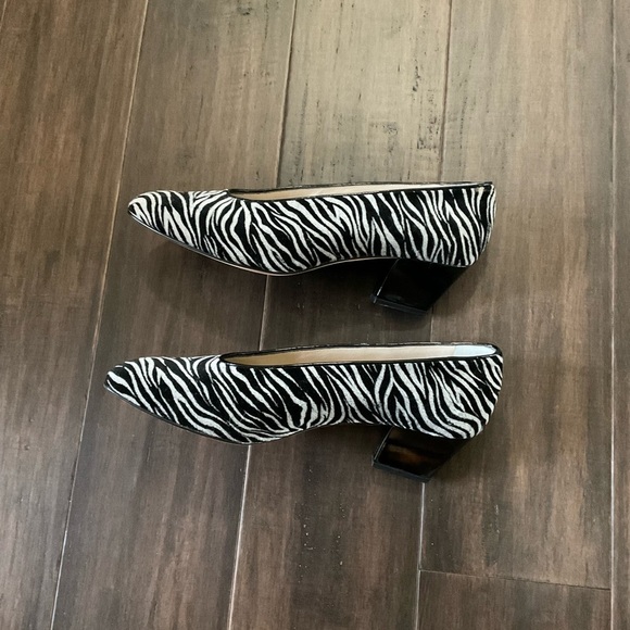 ESCADA Zebra Print Almond Toe Block Heel Pump Size 8.5 - Picture 4 of 6
